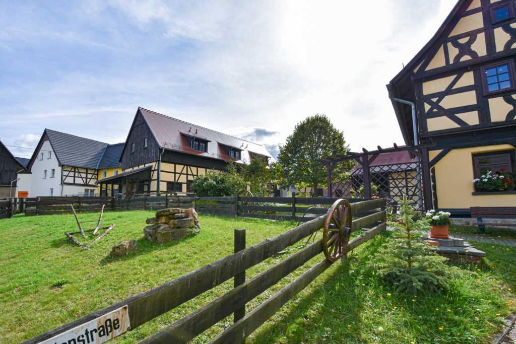 Lavendelhof Die Idyllische Landpension Crimmitschau Esterno foto